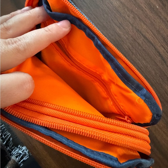 Vintage Disney Winnie the Pooh Denim Sling Bag โ Mini Crossbody โ 7x6 - Picture 3 of 6